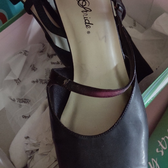 Women sz. 11 Black Shoes - Picture 3 of 3